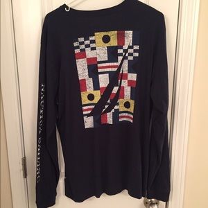 Long sleeve t-shirt.