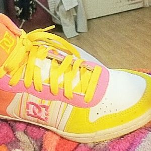 Women's size 7w DC skateboarding shoes