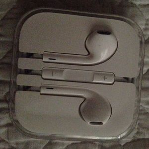 New apple earphones.