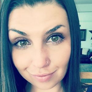 Meet your Posher, Taya