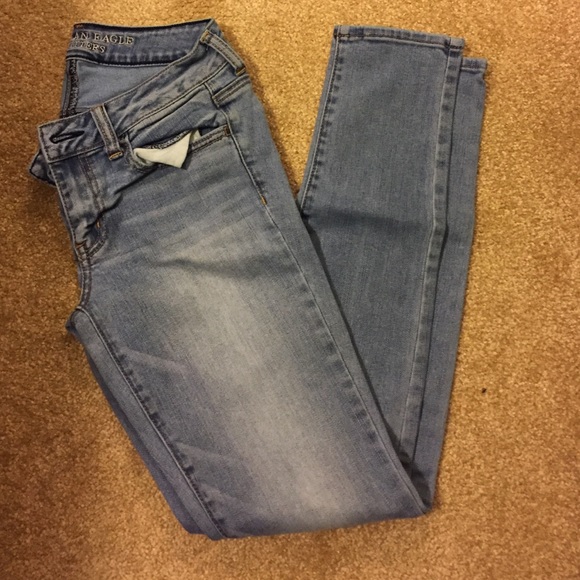 American eagle size 4 skinny jeans.
