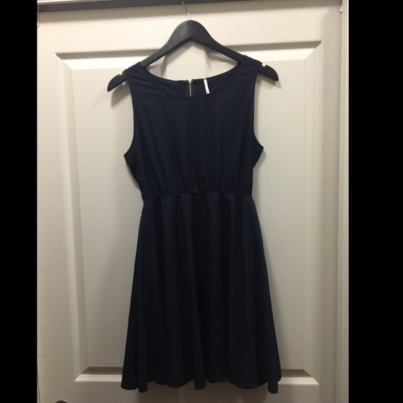 Sleeveless navy dress