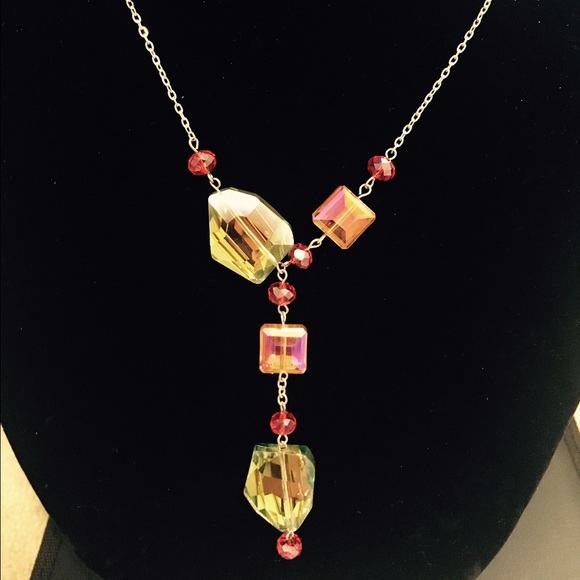 Elegant necklace, comes with earrings