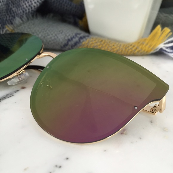 "Gisele" Sunglasses || Purple Mirror Butterfly - Picture 3 of 6