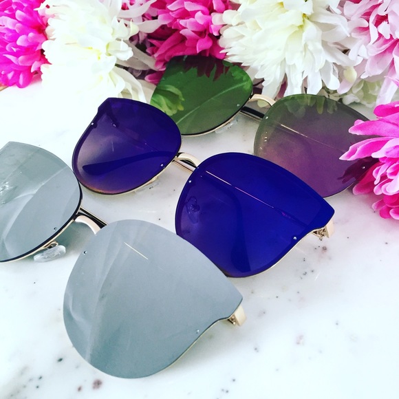 "Gisele" Sunglasses || Purple Mirror Butterfly - Picture 5 of 6