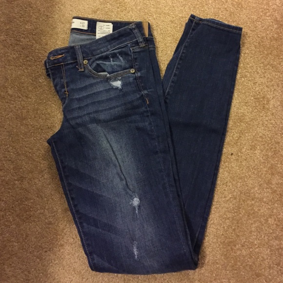 Holy Abercrombie and Fitch size 4L jeans.