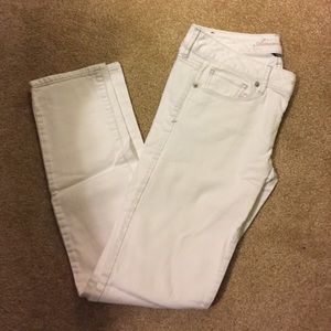 White American eagle size 6 jeans.
