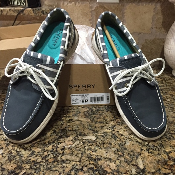 Sperry Intrepid Stripe Navy. New in box.