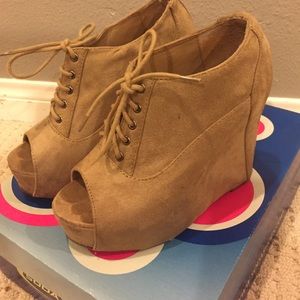 🔹Suede Wedges🔹