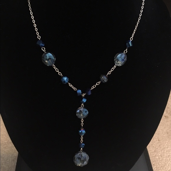 Elegant crystal necklace
