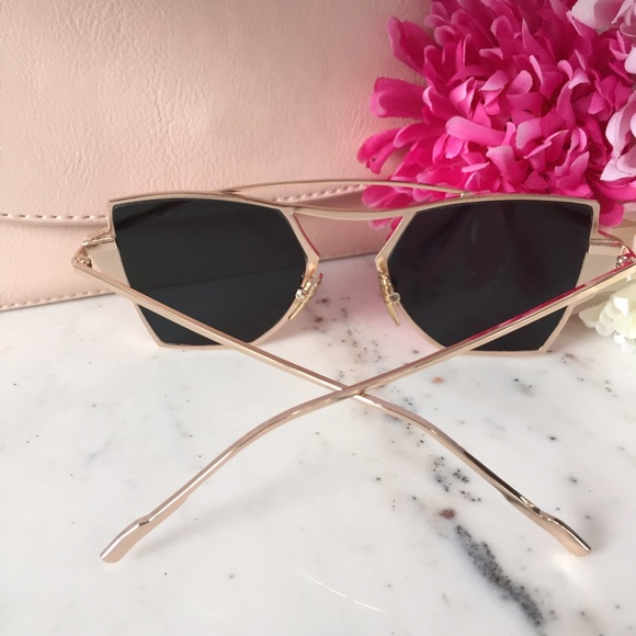"Chiara" Sunglasses || Light Pink Mirror - Picture 2 of 7