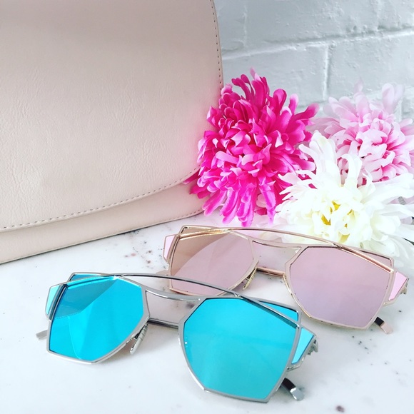 "Chiara" Sunglasses || Light Pink Mirror - Picture 5 of 7