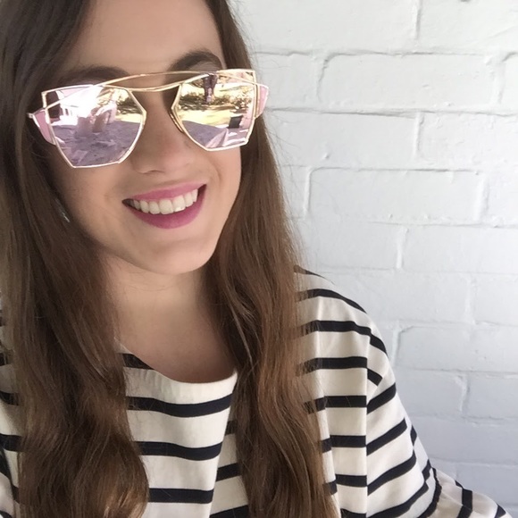 "Chiara" Sunglasses || Light Pink Mirror - Picture 4 of 7