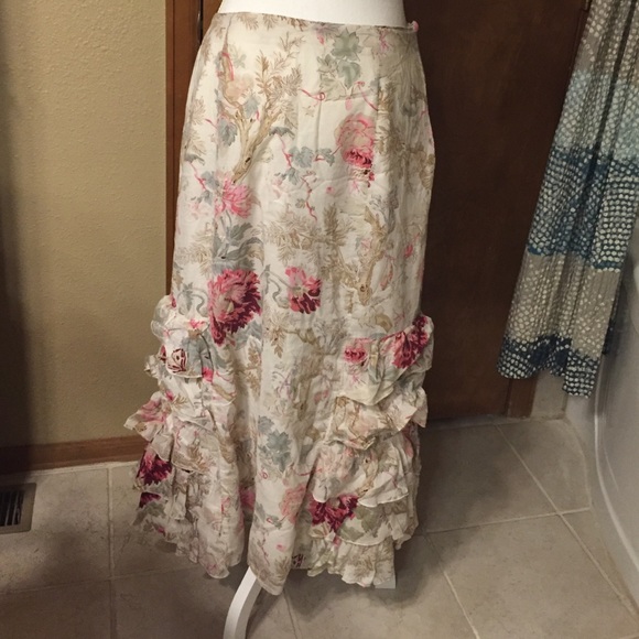 Pretty floral long skirt🌸