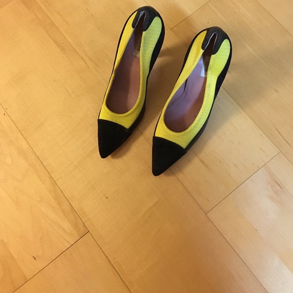 Heels - Picture 4 of 4