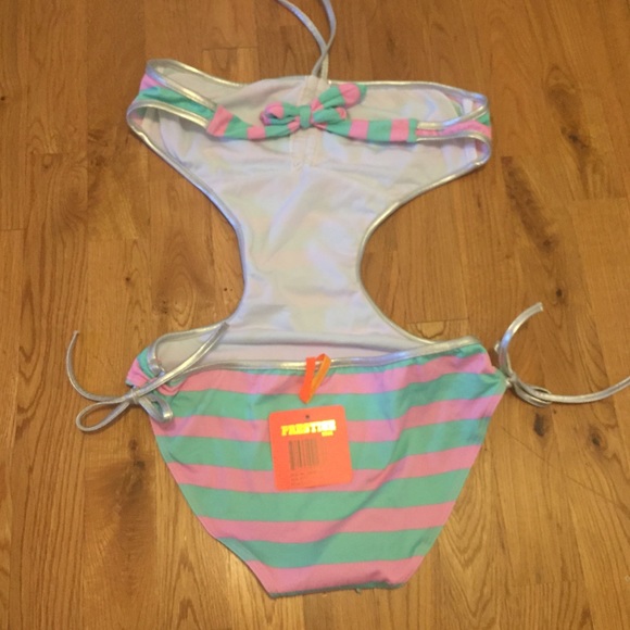 Monokini - Picture 2 of 2