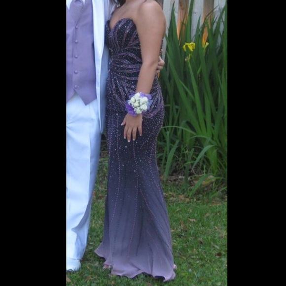 Riva Design fitted sequin prom dress! Need gone!!