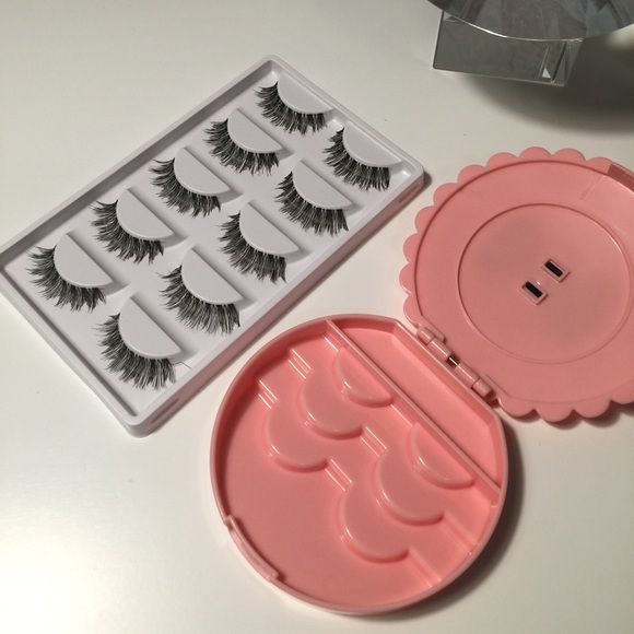 Eyelash Holder And EyeLashes 5 pairs - Picture 2 of 4