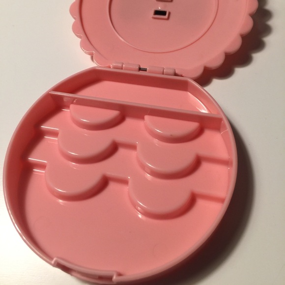 Eyelash Holder And EyeLashes 5 pairs - Picture 3 of 4