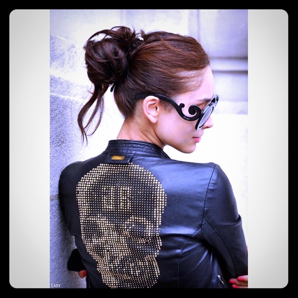 Prada Accessories - Like New Prada Baroque Rectangular Sunglasses