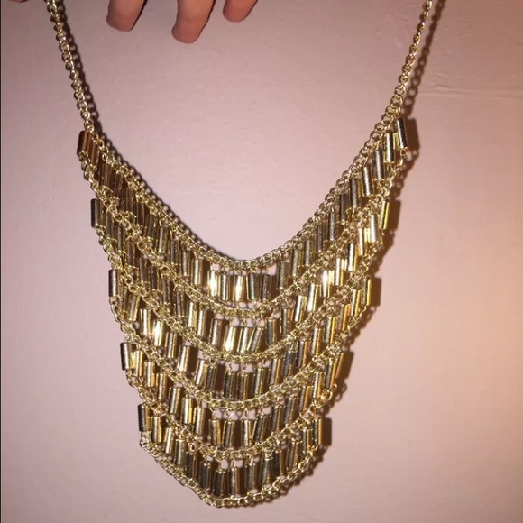 Fashionable gold necklace