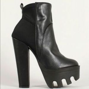 NIB Fahrenheit "Laura-4" black chunky bootie 6