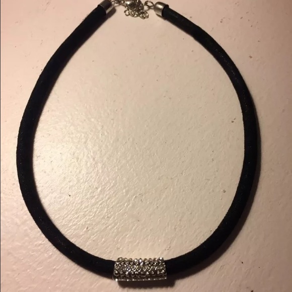 Choker necklace with diamond link