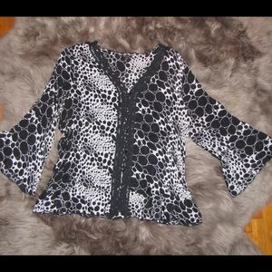 Lack and white lace front blouse