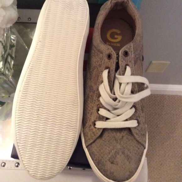 Guess sneakers - Picture 2 of 3