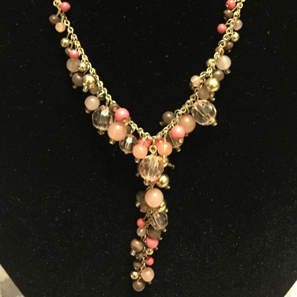 Avon Beautiful Necklace - Picture 2 of 4