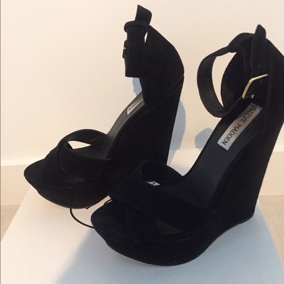 Steve Madden Black Suede Wedge sz 8