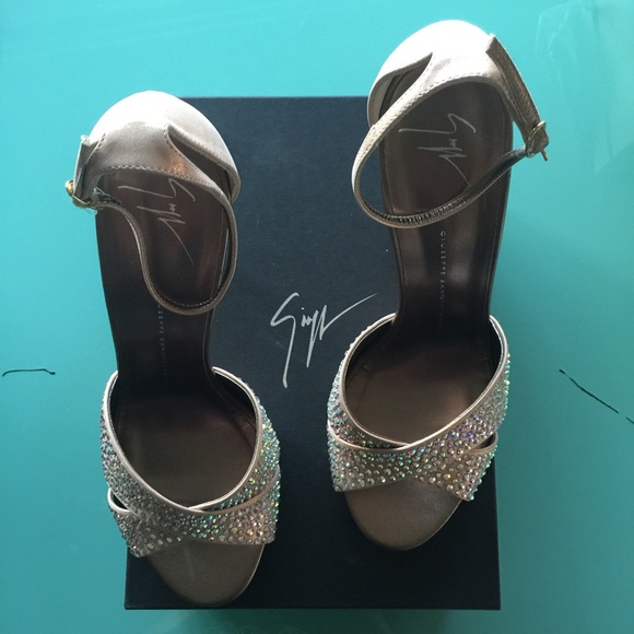 Giuseppe Zanony brand new,  asking $400