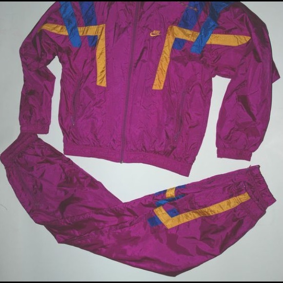 🚨RETRO NIKE NYLON TRACK PANTS🚨