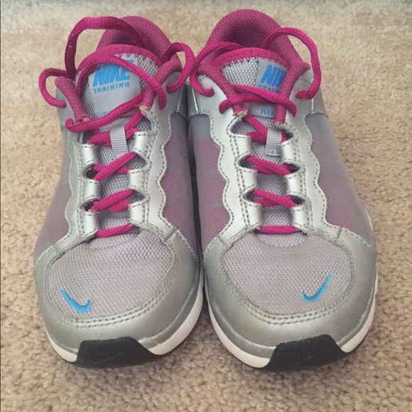 Nikes sz 6