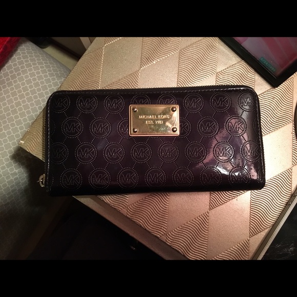 Michael kors wallet