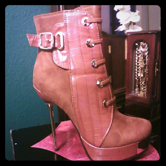 Luichiny Booties with Sexy Gold Heels NWT