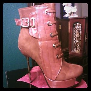 Luichiny Booties with Sexy Gold Heels NWT