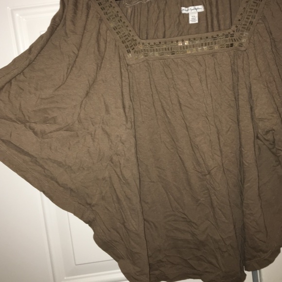 American Eagle fashion tee size Medium - Picture 2 of 4