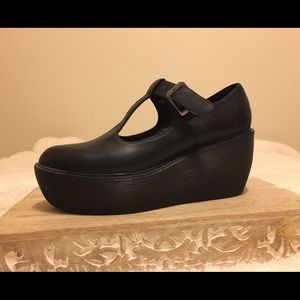 Dr. Martens Air Wair KARINA T Bar Platform