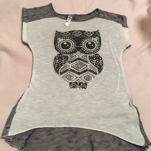 Grey and white graphic tee-shirt