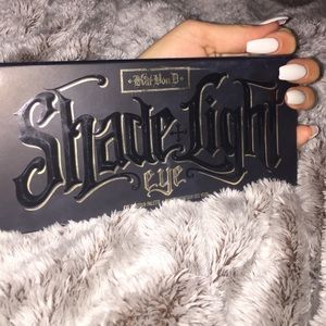 Shade and light eye palette