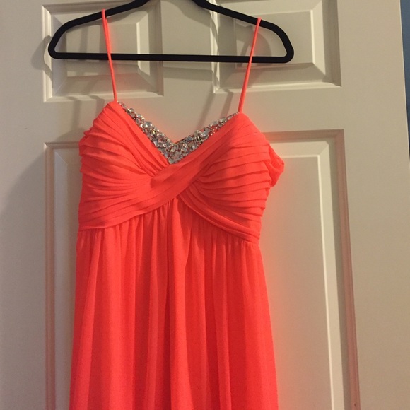 City studio high-low semiformal dress. - Picture 1 of 4