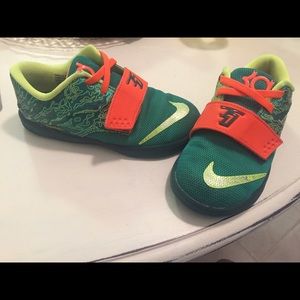 Size 10 toddler Nike KD's