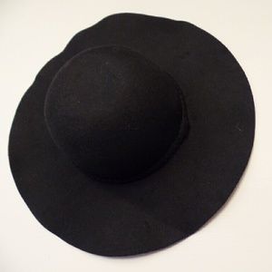 Black wide rimmed hat