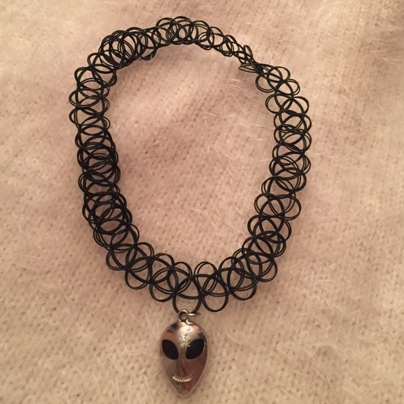 ALIEN CHOKER