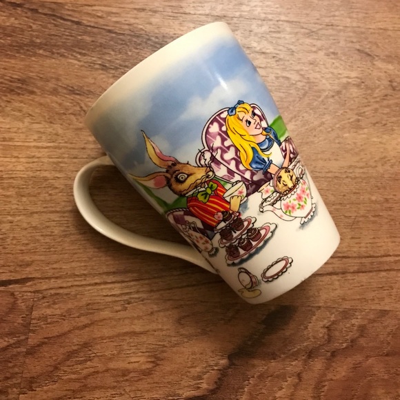 ☕️ALICE AND WONDERLAND MUG !!