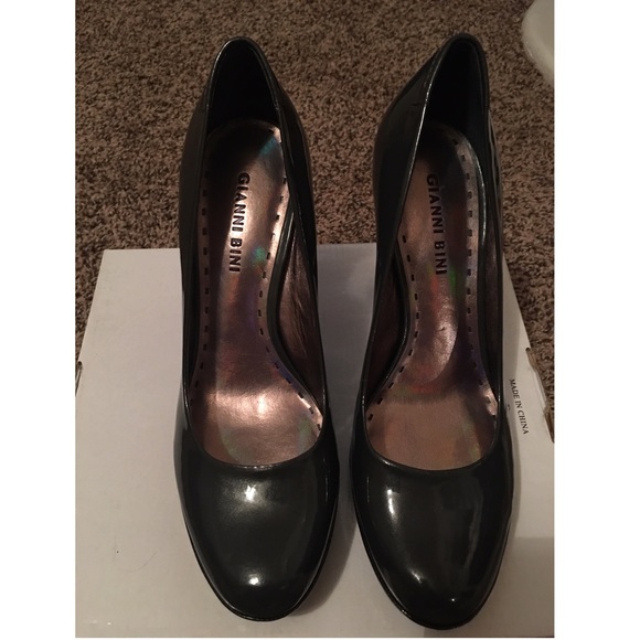 Gianni Bini dark gray heels. - Picture 1 of 4