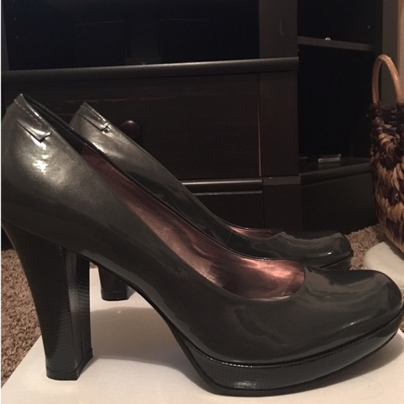 Gianni Bini dark gray heels. - Picture 2 of 4