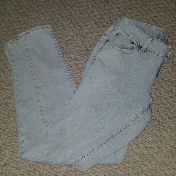CLOSET CLOSE OUT SALE - Light blue skinny jeans!