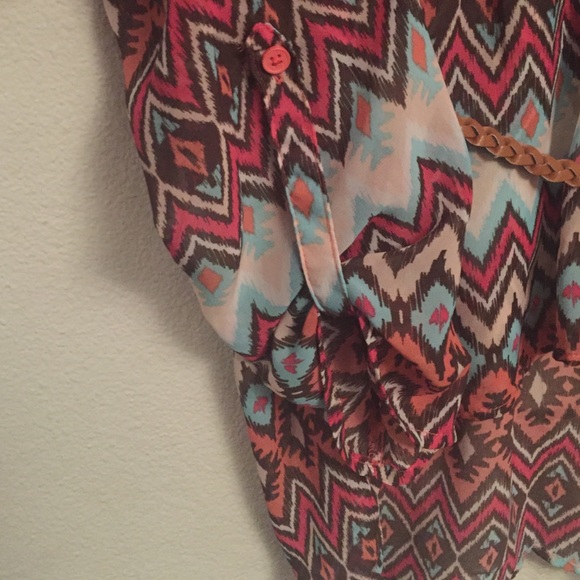 Multi-color hi low lace blouse - Picture 4 of 4